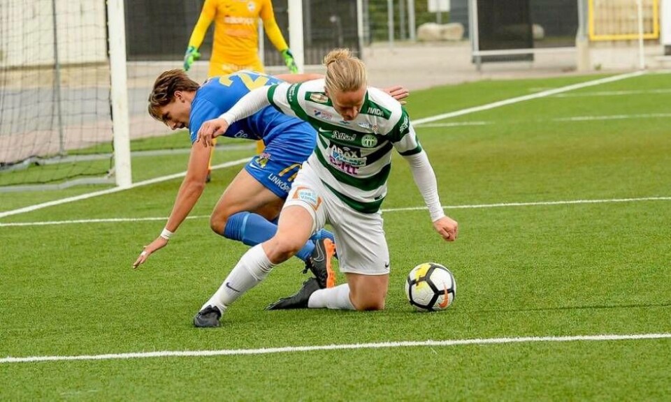 Douglas Karlberg sköt VSK till seger mot Assyriska. Anfallaren gjorde VSK:s bägge mål. Foto: STEFAN LINDGREN/Arkiv