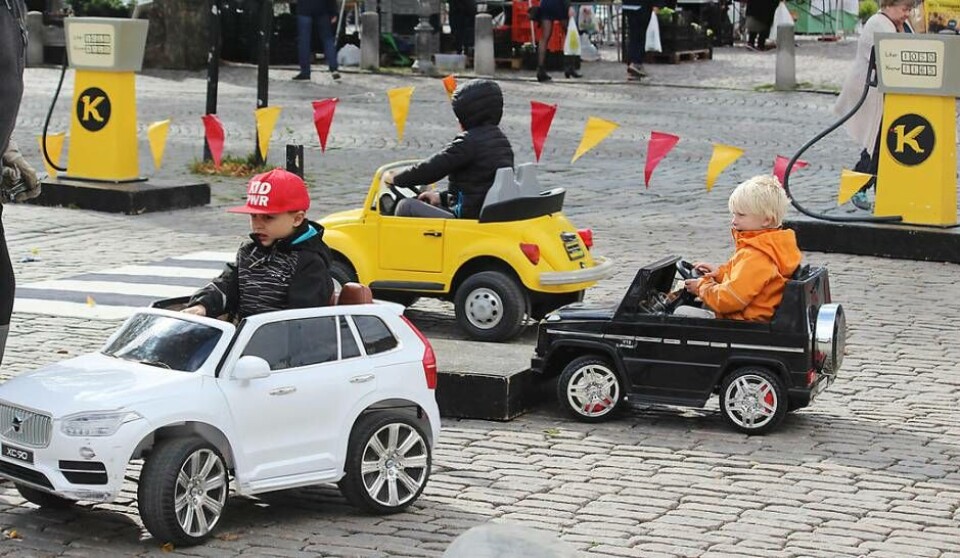 Teaterbolagets småbilar var ett mycket populärt inslag och lockade den yngre skaran besökare under Bilens dag. Bilarna gick varma under hela dagen, utan några inrapporterade trafikförseelser. Foto: Jonas Bergkvist