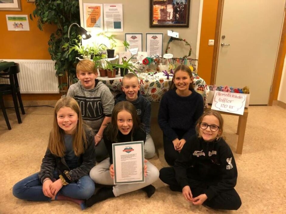 Oliver Karlsson, Simon goos, Ella Björkström Wida, Iris Mauritzson, Stina Thorsén och Alicia Löfberg har alla hjälpts åt för att samla in pengar till Musikhjälpen. Foto: Susanne Engevik