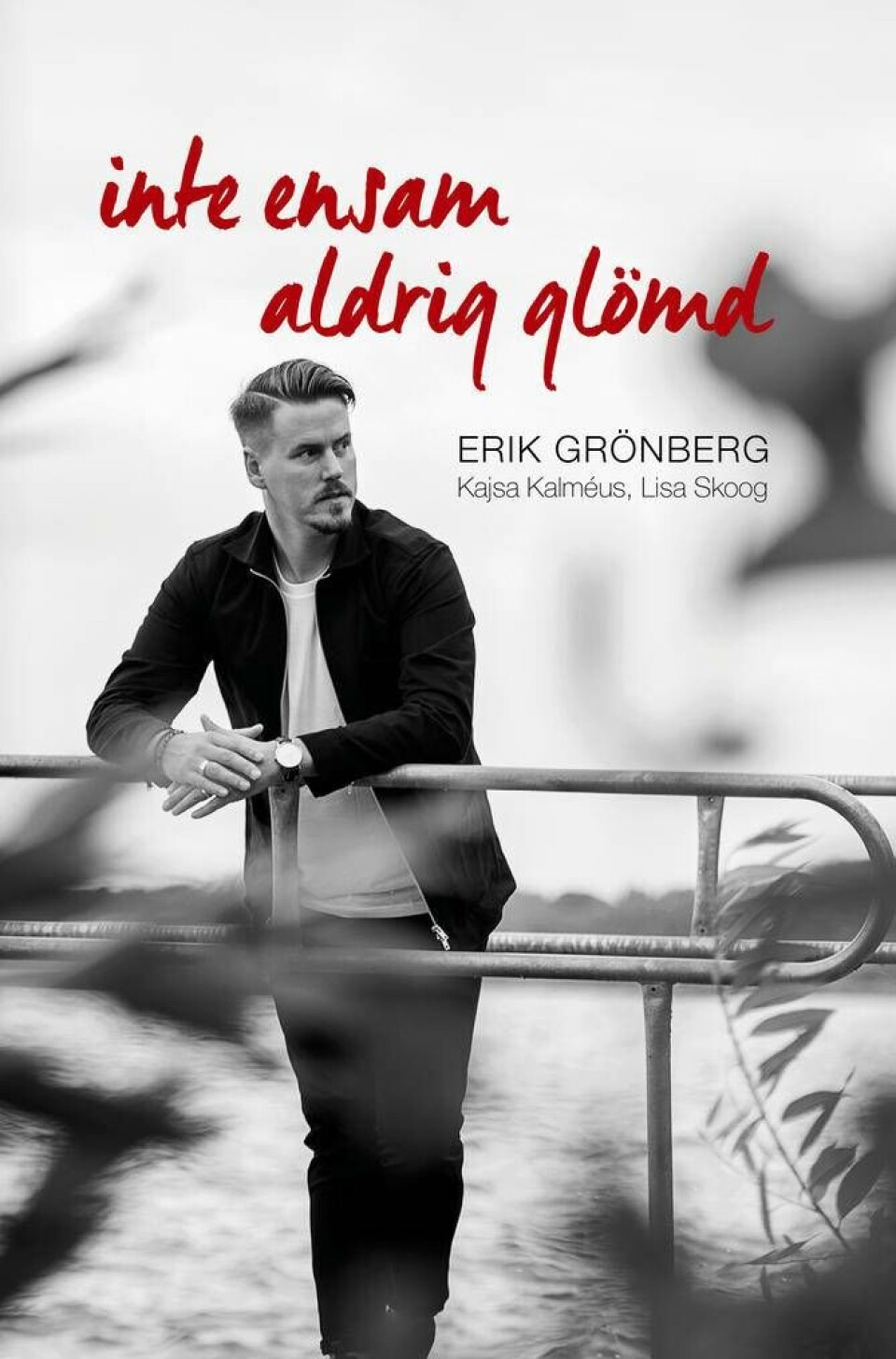 Boken Inte ensam aldrig glömd är utgiven av Sportförlaget i Västerås. Foto: Omslagsbild: Christina Borén Ewnert Boken Inte ensam aldrig glömd är utgiven av Sportförlaget i Västerås. Foto: Omslagsbild: Christina Borén Ewnert