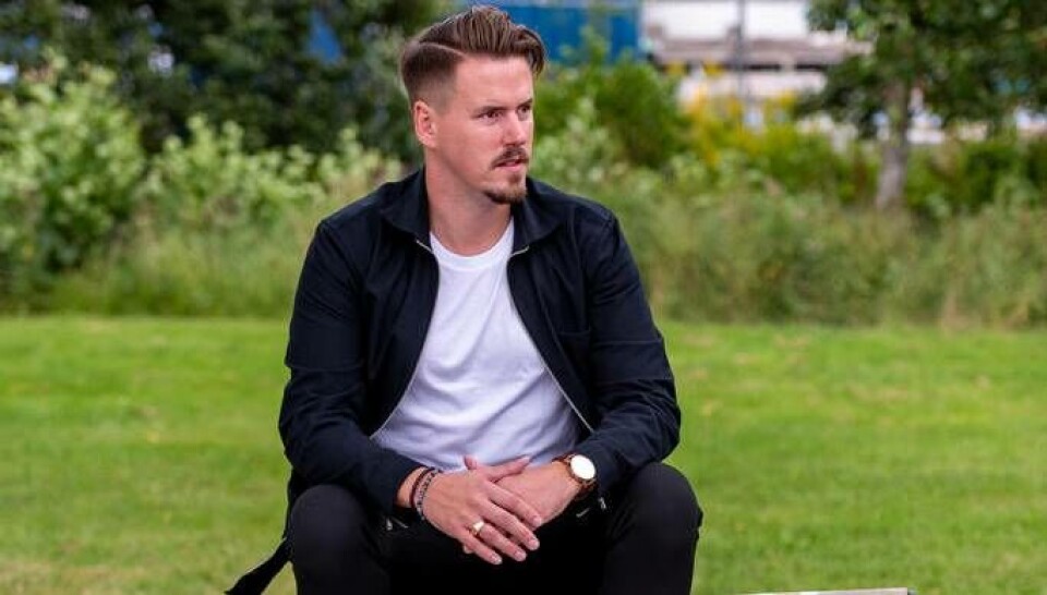På tisdag släpps Erik Grönbergs biografiska bok Inte ensam aldrig glömd som handlar om de övergrepp han utsattes för under sin uppväxt. Han arbetar i dag som verksamhetschef för VSK Bandys Schysst framtid vars syfte är att ge varje barn rätt förutsättningar för en bra uppväxt. Foto: Christina Borén Ewnert På tisdag släpps Erik Grönbergs biografiska bok Inte ensam aldrig glömd som handlar om de övergrepp han utsattes för under sin uppväxt. Han arbetar i dag som verksamhetschef för VSK Bandys Schysst framtid vars syfte är att ge varje barn rätt förutsättningar för en bra uppväxt. Foto: Christina Borén Ewnert