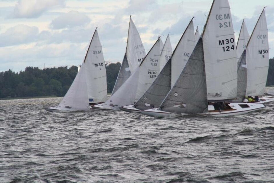 Tät start bland trettiorna. Foto: Jörgen Lundberg