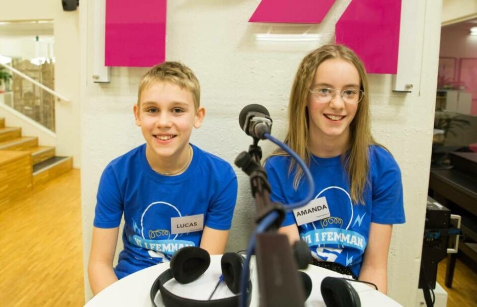 Lucas Axberg och Amanda Skeppstedt från Hagabergskolan. Foto: Samira Jonsson Orfanidis/SR
