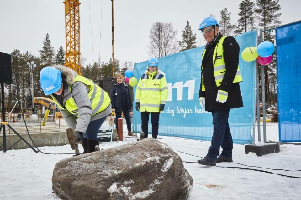 Spadtag för kvarteret Klippblocket, Västerås. Från vänster Amanda Agestav, Susanne Victorin och Mikael Källqvist. Foto: Pia Nordlander