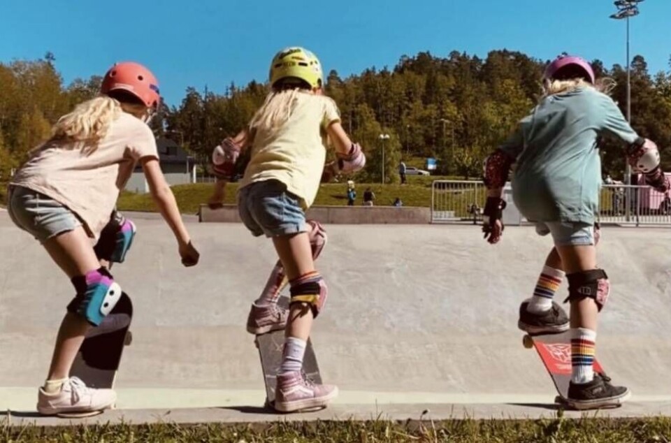 Let’s go! Den 22 augusti hålls en dag för att inspirera skejtsugna tjejer vid Löga Skatepark. Här en bild från Girls Skate Jam i Stockholm strax innan sommaren. Foto: Lina Bing