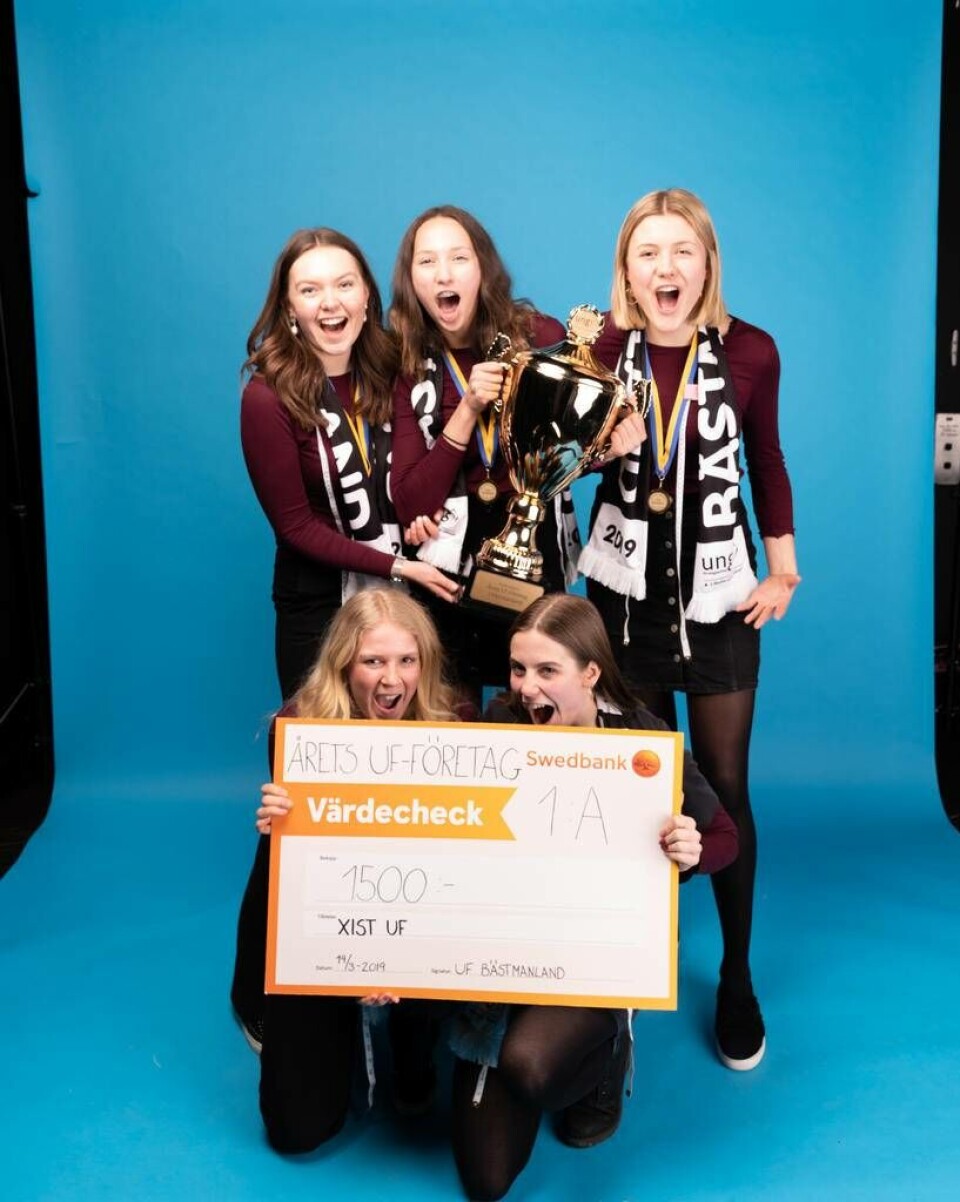 Glada vinnare av titeln Årets UF-företag 2019, Xist UF från ABB Industrigymnasium i Västerås. Foto: UF Västmanland Glada vinnare av titeln Årets UF-företag 2019, Xist UF från ABB Industrigymnasium i Västerås. Foto: UF Västmanland
