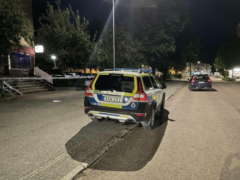 Det pågår en stor polisinsats på Skallberget efter en person uppges ha blivit skjuten. Foto: Jonas Edberg