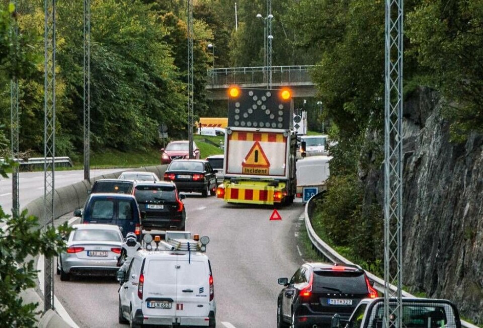 En så kallad 'TMA-bil' med skyddsutrustning, påkörningsskydd och varningslampor. Foto: Mostphotos