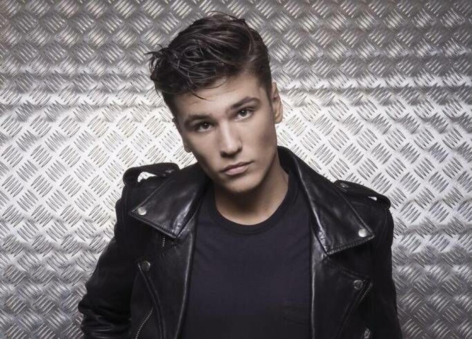 Anton Hagman ger sig ut på Sverigeturné.