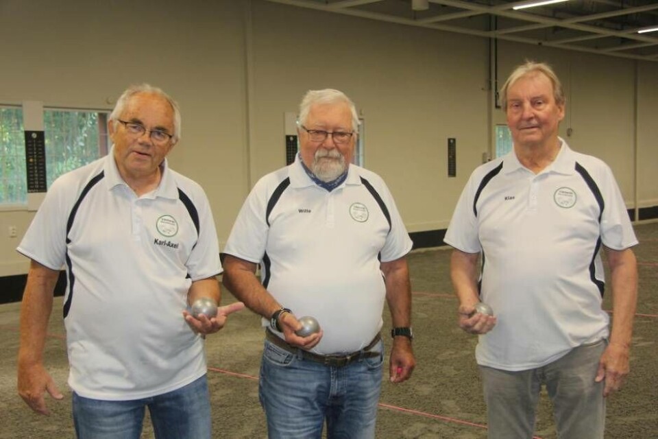Boulefantaster. Karl-Axel Hörstedt, Henry 'Wille' Willstedt och Klas Niva från Västerås bouleklubb har alla jobbat hårt med den nya hallen. Foto: Sofie Tejre