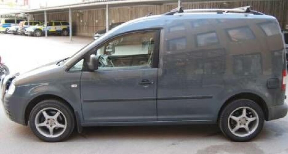FLYKTBIL. Polisens bilder på flyktbilen.
