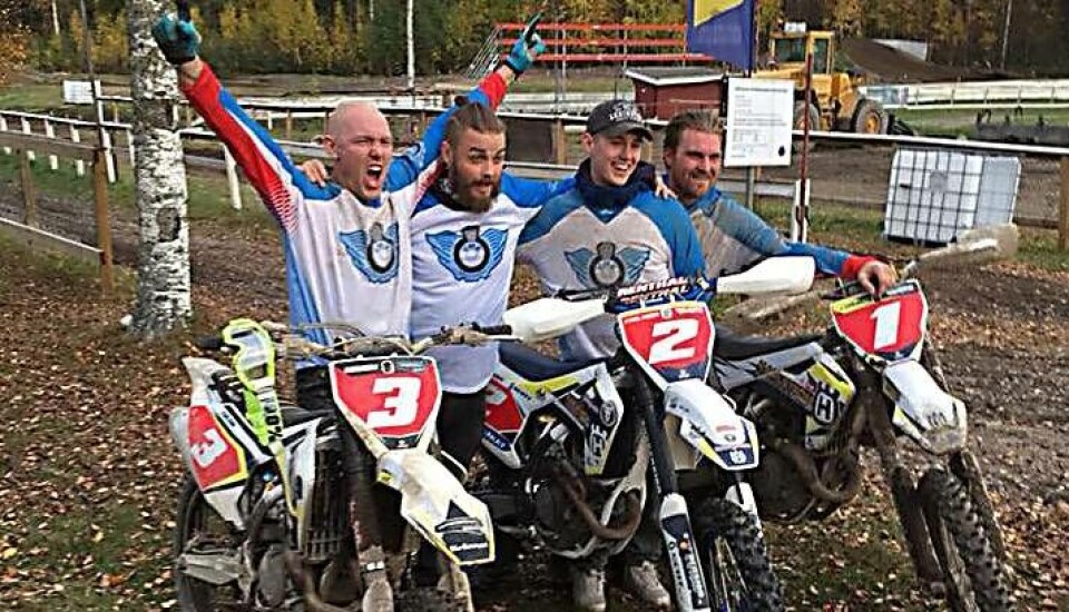 Crossgrabbarna i VMK missade förvisso guldet – men tog ändå sin vana trogen medalj på lag-SM. Här en bild från förra årets seger. Bronsplats nu ger en bronsplats även på Västerås Tidnings sportlista. Foto: VMK