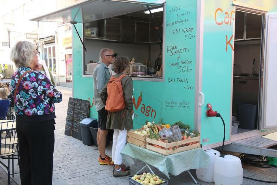 Besökarna kan prova på en mängd olika sorters vegansk mat under festivalen. Foto: Daniel Linderberg
