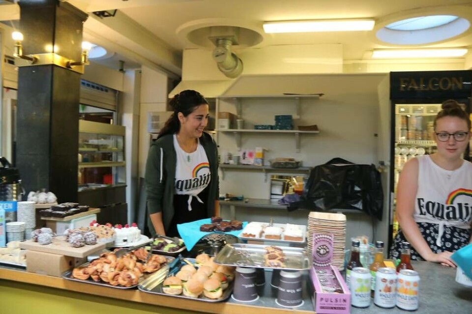 Veggoköket, som till vardags finns i Saluhallen Slakteriet, finns på plats i Växhuset och säljer mat och fika till besökarna. Foto: Daniel Linderberg