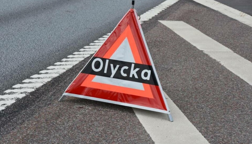 Totalt fyra personer skadades i den våldsamma krocken på Köpingsvägen i natt. Totalt fyra personer skadades i den våldsamma krocken på Köpingsvägen i natt.