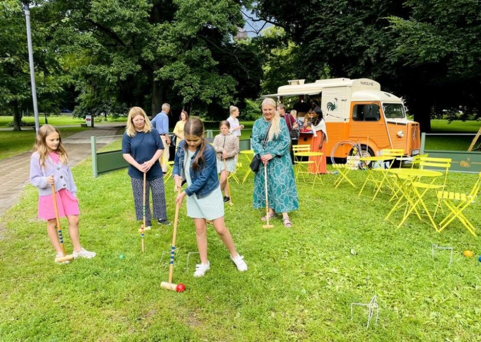 Sommarlek. Krocket är en av flera lekmöjligheter som projektet erbjuder. Foto: Michaela Ericzén