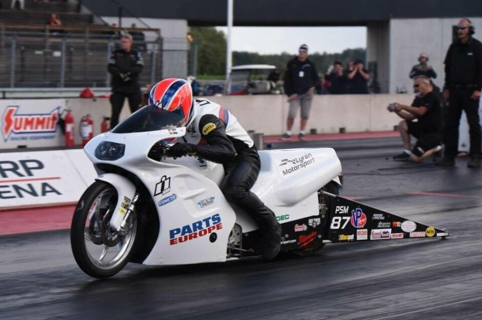 Kalle Lyrén på sin Pro Stock Motorcycle. Foto: Remco Scheelings