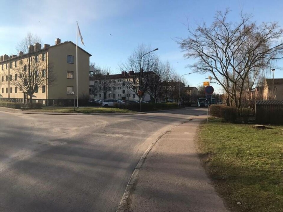Här i närheten av korsningen Emausgatan/Smalbäcksgatan ska den skjutne mannen ha hittats livlös. Foto: Jonas Bergkvist×1 / 3Visa bildtextBild 1 av 3