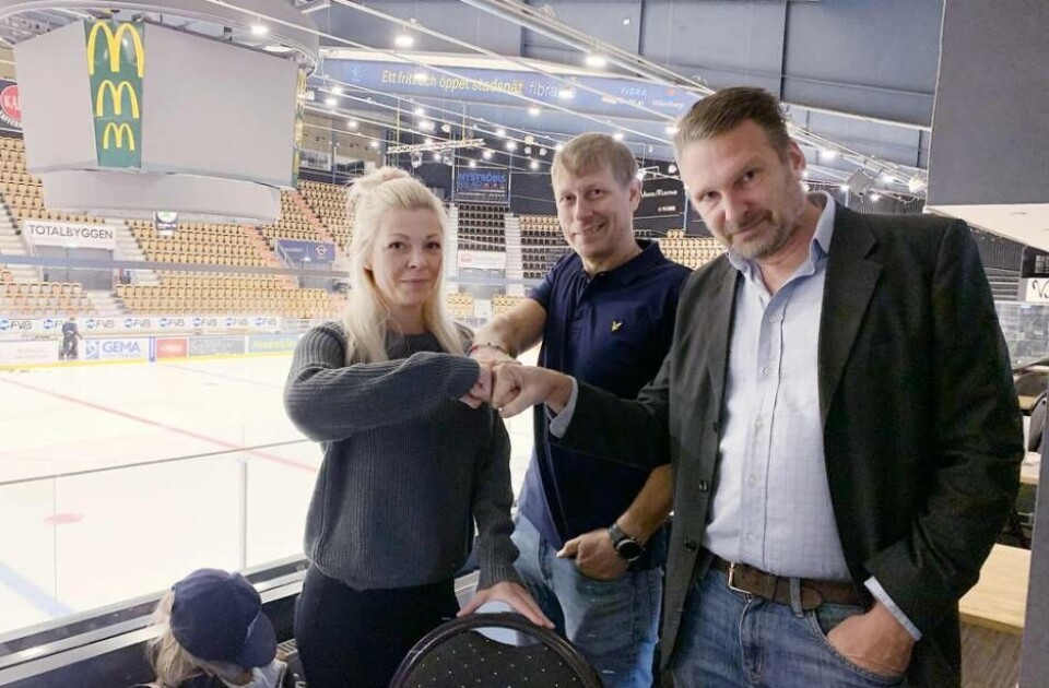 Tar över Rocklundabistron. Här är trion som ska skaka liv i restaurangverksamheten på Rocklunda. Linda Strandberg blir ny restaurangchef, Mathias Klinga blir gastronomisk ledare och Petri Karhukorpi är vd för företaget. Foto: Jonas Edberg