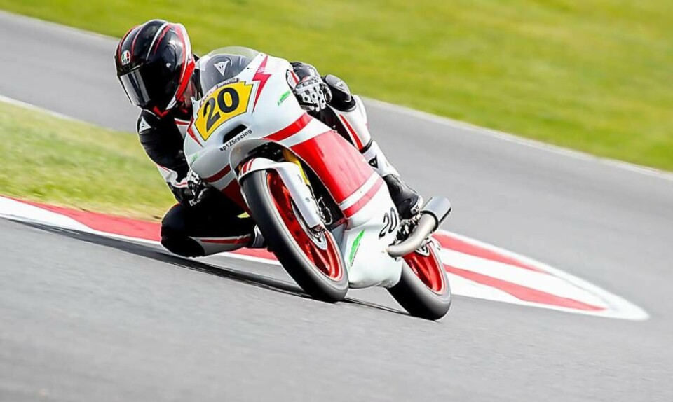 Roadracingföraren Joel Marklund fortsätter att övertyga i Moto3-klassen i England. Nytt personbästa igen med en sjundeplats på Brands Hatch. Här ses han på sin nya KTM för året. Foto: Mitch DuCran×1 / 2Visa bildtextBild 1 av 2