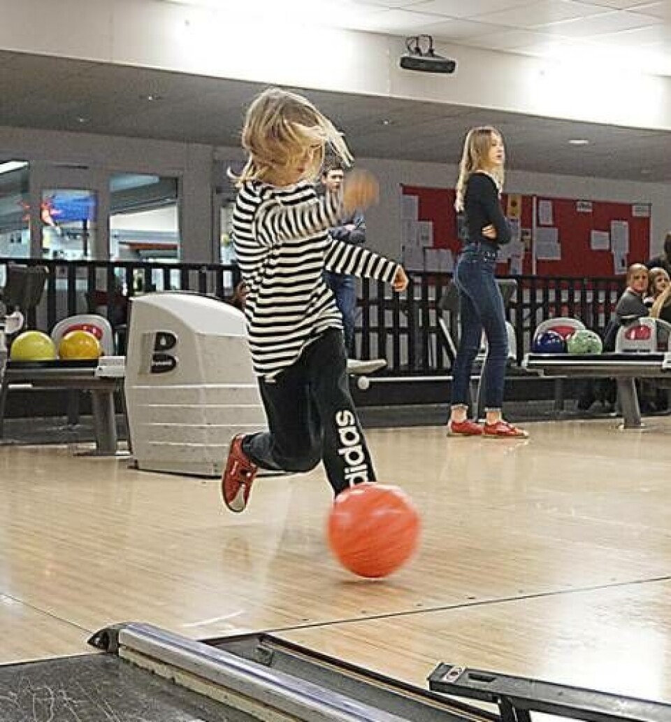 Reef Matthews spelade bowling så håret flängde. Foto: Josefine Wijkström