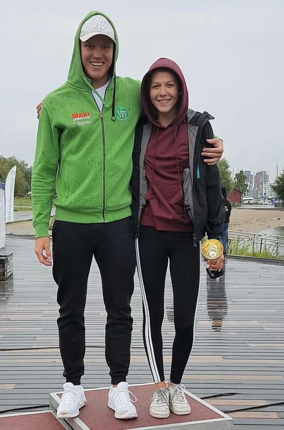 Bästa VSS-simmare. Lukas Steiner och Emelie Hellgren. Foto: VSS
