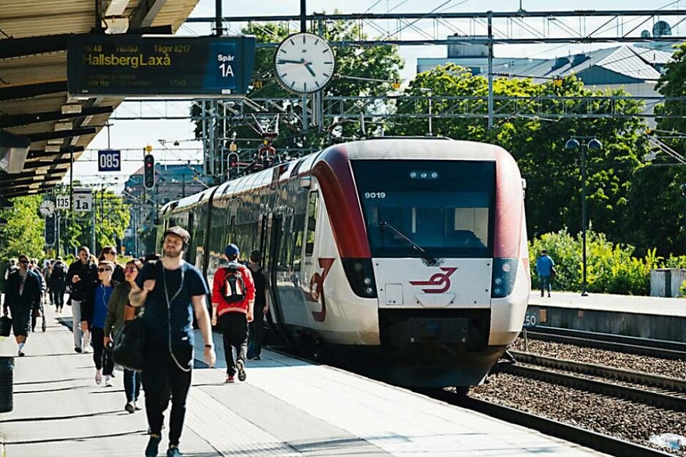 TÅGPENDLA. Tidigare har pendlare behövt köpa ett pendlarkort separat för resorna i Bergslagen. Nu kommer Movingo gälla på resan.