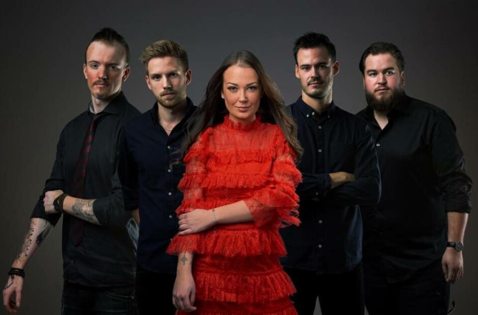 Sunny Days, med sångerskan Olivia Åhs, spelar på Medborgarskolans invigningspartaj. Foto: Pressbild