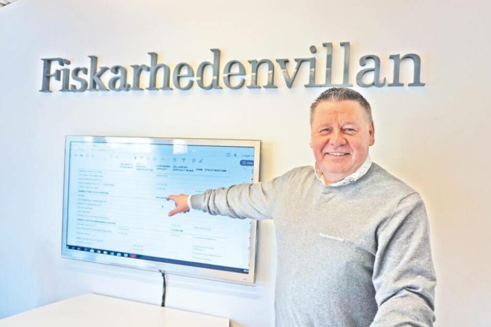 Fiskarhedenvillans expert Lars Morell med ett exempel på produktionskostnadskalkyl. Foto: Josefine Wijkström Fiskarhedenvillans expert Lars Morell med ett exempel på produktionskostnadskalkyl. Foto: Josefine Wijkström