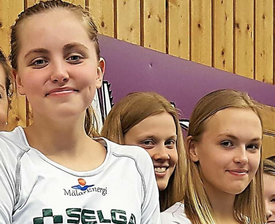 Till ungdoms-OS och ungdoms-NM. Edith Jernstedt (t v) och Filippa Sterling (t h). Foto: VSS×1 / 3Visa bildtextBild 1 av 3