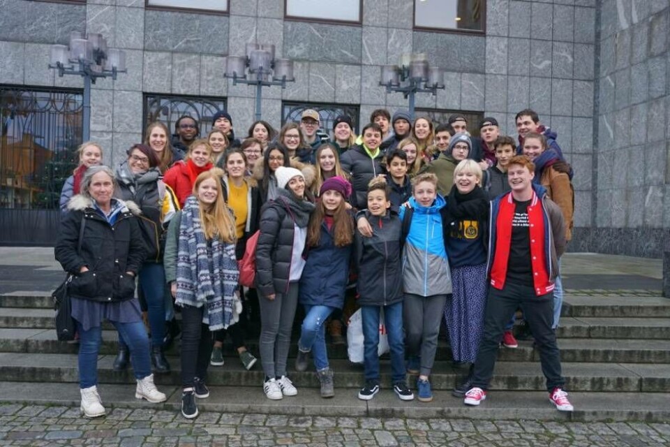 Deltagarna kom från Sverige, Usa, Frankrike, Tyskland och Italien. Längst till höger på varje rad står delar av den pedagogiska staben - Oskar Moberg, Alice Lingheim och Otto Olofsson. Foto: Josefine Wijkström