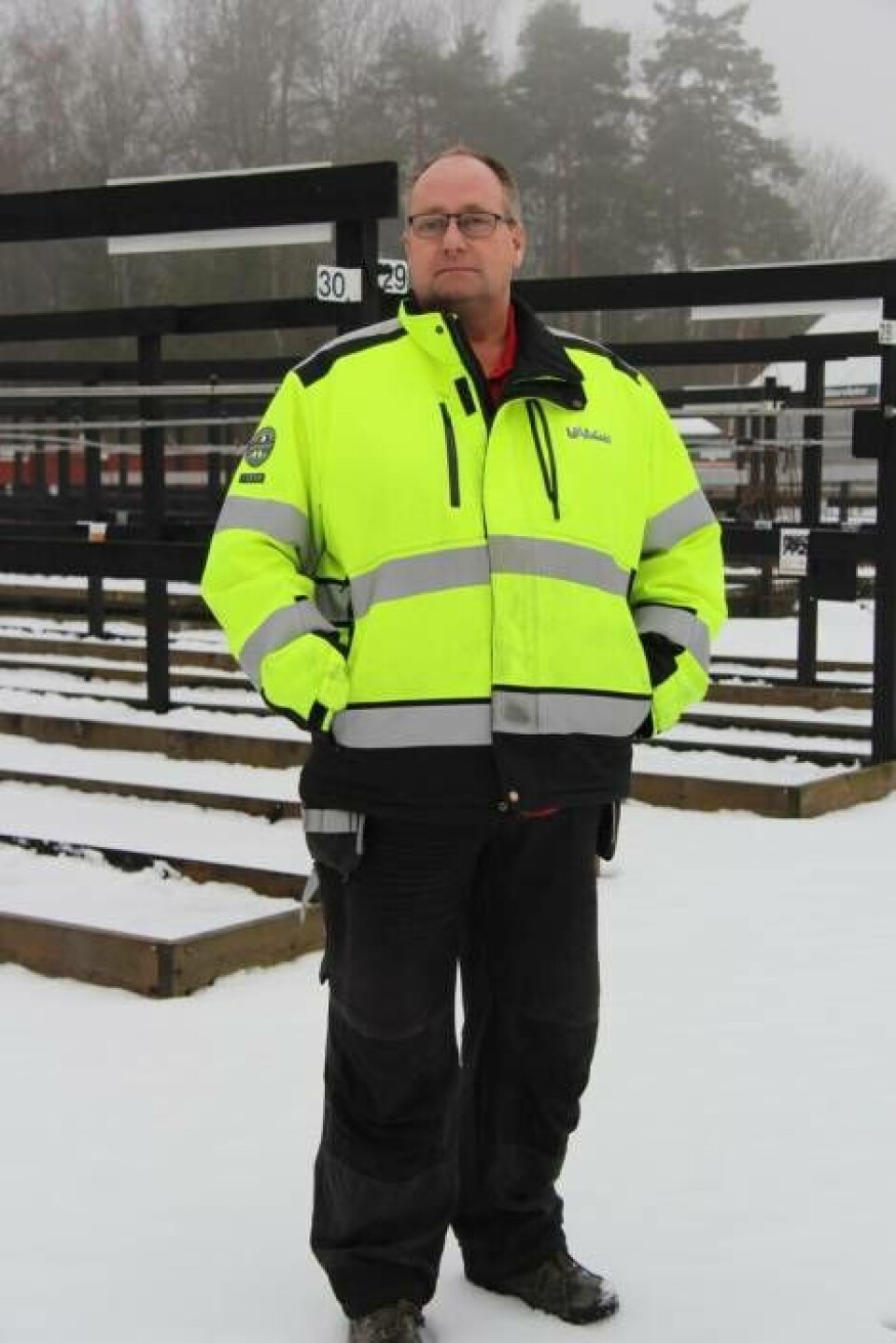Thomas Norell från Norells trädgårdscenter köper Göran Lindkvists trädgårdscenter i Hökåsen. Foto: Helena Andersson