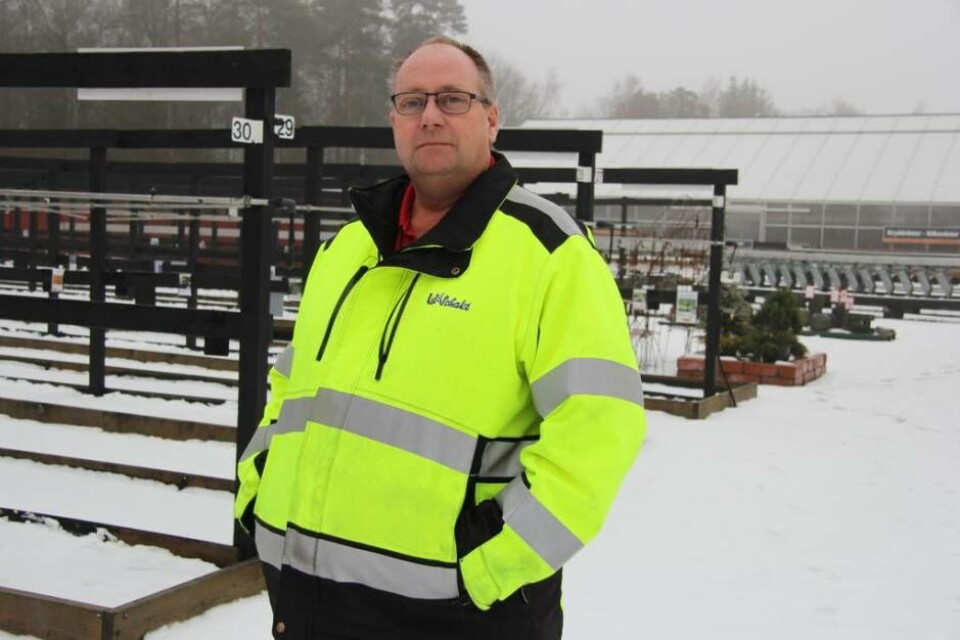 Thomas Norell från Norells trädgårdscenter är nöjd med köpet av Lindkvists trädgårdscenter.