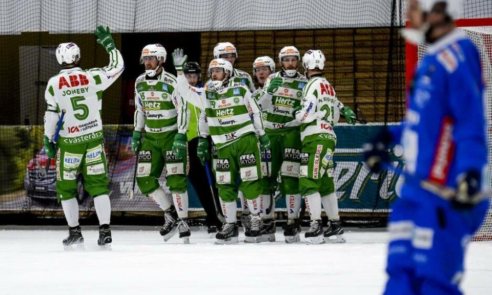 Martin Landström har precis gjort VSK:s 3–2 mål i den första kvartsfinalen mot Vänersborg. Foto: STEFAN LINDGREN