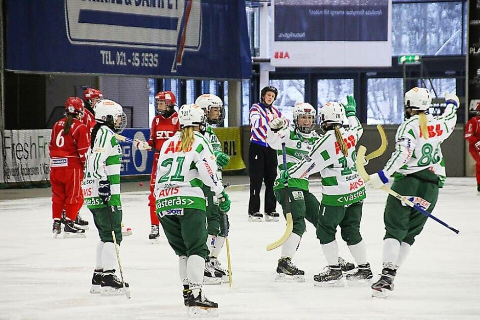 I dag hyllades VSK:s dambandylag av Västerås stad för sina fina insatser i vinter med bland annat elitserieseger och SM-final. Foto: Jonas Bergkvist