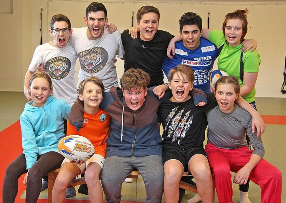 Västerås Rugbyklubb. Högst upp från vänster: Isac Soner, Jakob Soner, Herman Danielsson, Mujtaba Haider, Majken Sebek. Längst ner från vänster: Emma Harju Jansson, Fritjof Nordlander, Alexander Ruuth, Henke Lindmark, Wilma Harju Jansson. Foto: Sandra Fonnisson×1 / 5Visa bildtextBild 1 av 5