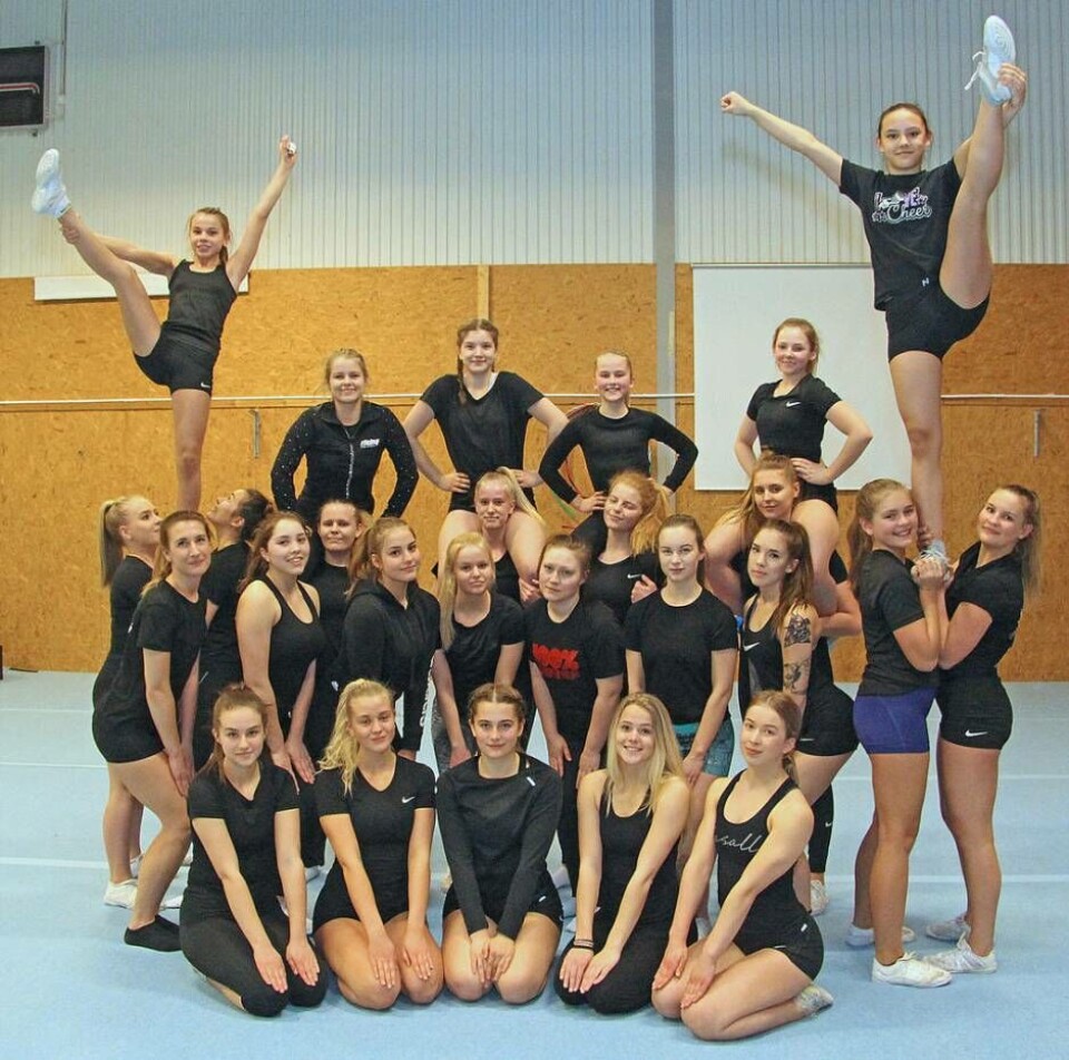 Cheerleaders. I somras startade föreningen Rising cheer athletics. Två av klubbens tävlingslag presterade bra under distriktsmästerskap och tog guld och silver i sina klasser Foto: Sandra Fonnisson×1 / 8Visa bildtextBild 1 av 8