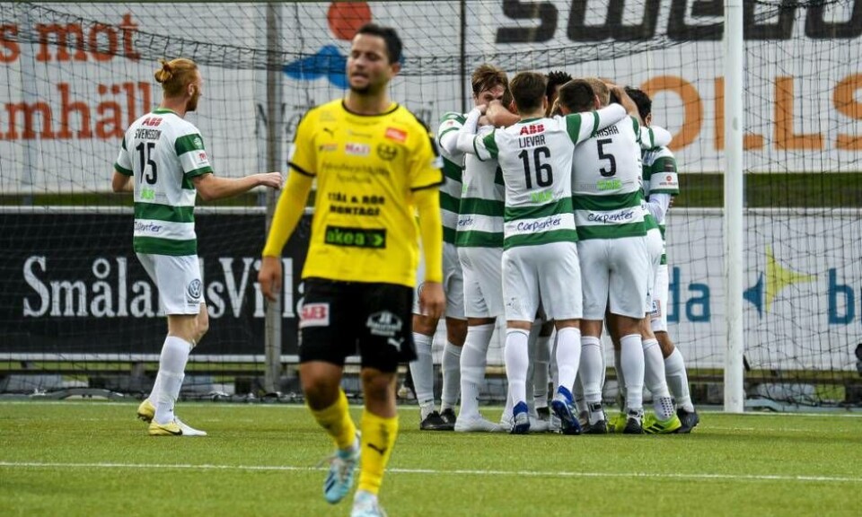 VSK jublar efter att Emil Skogh skickat in 1–0 till grönvitt Foto: STEFAN LINDGREN×1 / 3Visa bildtextBild 1 av 3