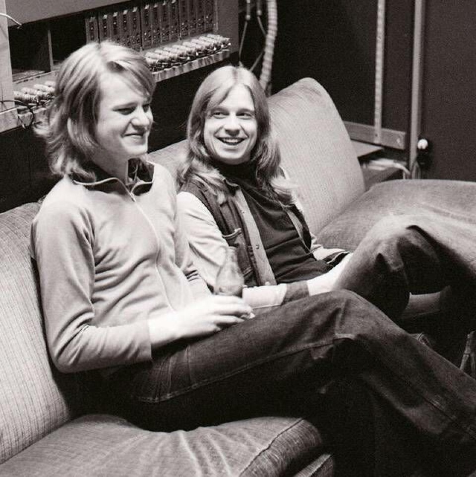 Ted och Janne 1972. Ted Gärdestad är 16 år och Janne Schaffer 27 år när denna bild tas i samband med inspelningen av Gärdestads andra LP ”Ted” (utgiven 1973) i Metronome studion, med bland hitlåtarna Sol vind och vatten och Oh, vilken härlig dag. Foto: Larsåke Thuresson