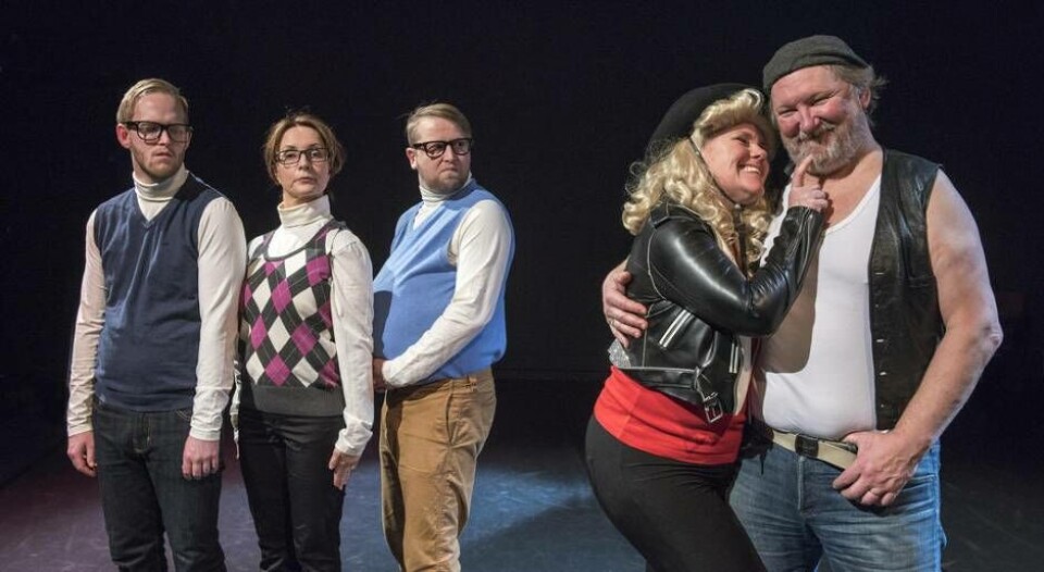 Medverkande i revyn är Jonas Öhrn, Johanna Werme Bladh, Mathias Wiik, Sussie Nordström och Sören Ivemyr samt Revyorkestern under ledning av Börge Lindgren. Foto: Svante Remshagen