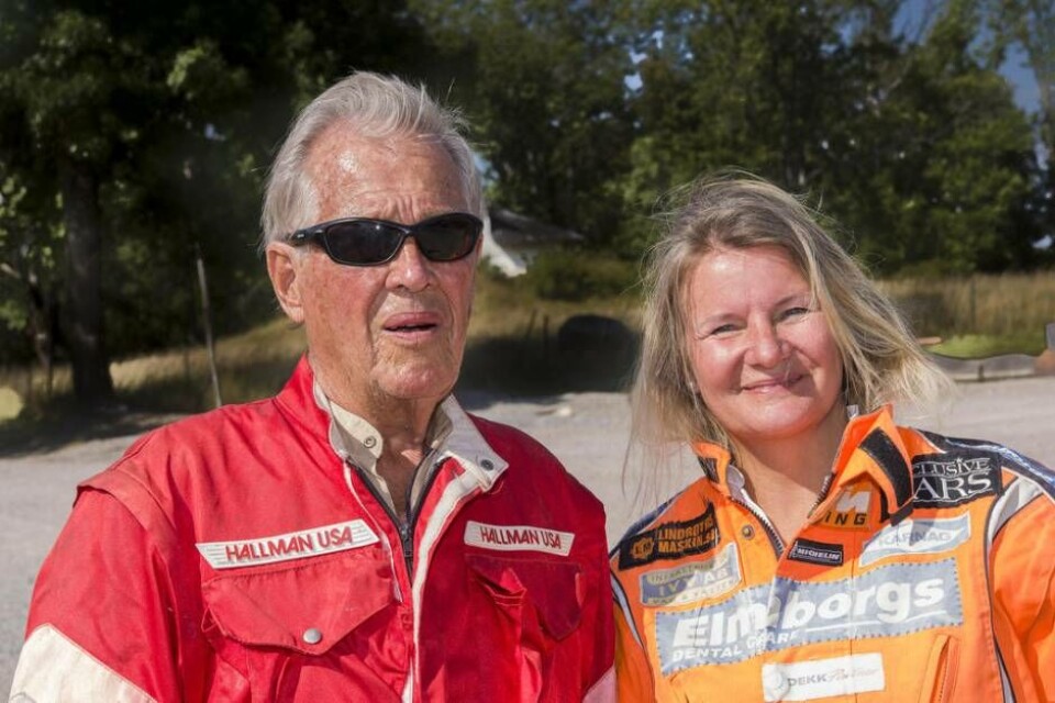 Finfrämmande. Olle ”Varg-Olle” Nygren och Annie Seel gästade Tidö slott och mc-museet Mc Collection. Foto: Ola Österling/MCM Classic