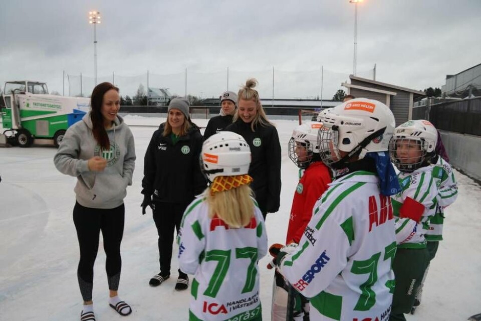 Damlagets stjärnor kom förbi och snackade med tjejerna i VSK F07. Foto: Jonas Edberg