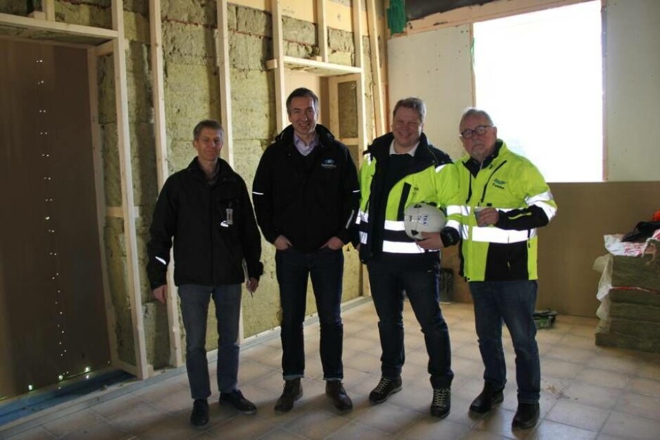 Tobbe Nordström projektledare Trollebo Bygg, Peter Andersson, projektledare TGA, Ulf Magnusson, vd Hallstahem och Håkan Jansson, projektchef Hallstahem Foto: Lina Andersson
