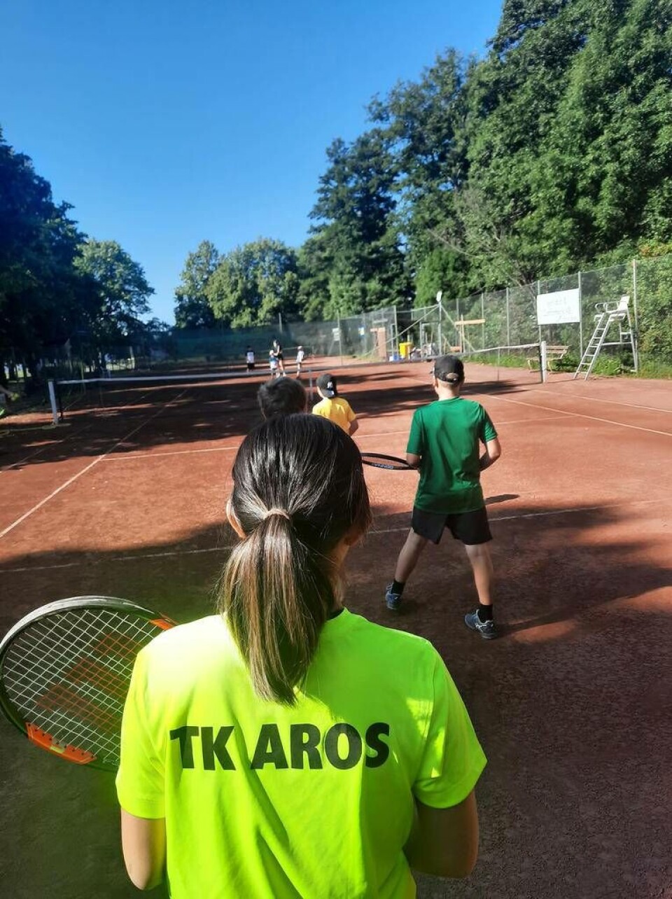 På lördag 22 augusti är det Tennisens dag i hela Sverige. I Västerås bjuder TK Aros in till öppet hus vid sin anläggning vid Framnäsbadet mellan klockan 14.00 och 16.00. Foto: TK Aros