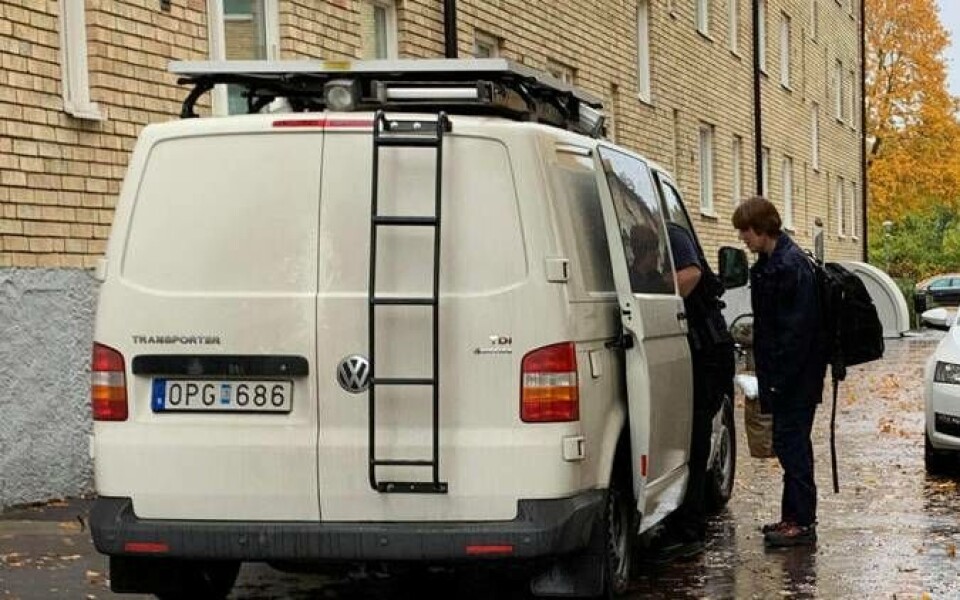 Polisens tekniker anlände till platsen på Stentorpet på måndagsförmiddagen. Foto: Jonas Edberg