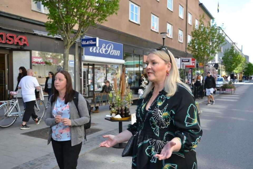 Anna Thunell, ordförande i tekniska nämnden och Maria Fors, vd Citysamverkan berättade om projektet. Foto: Helena Andersson