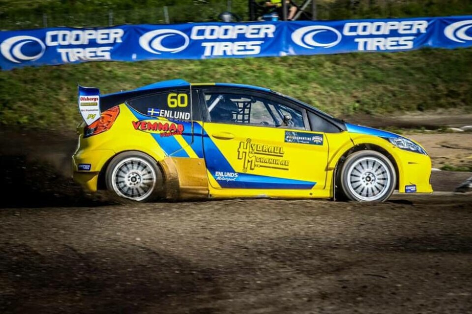 Martin Enlund i sin Supercar lites-bil i söndags i Arvika, en racedag som slutade på pallen. Foto: Jakub Nitka