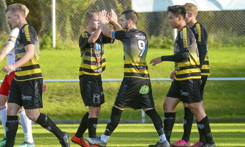 Jubel efter Skiljebos ledningsmål Foto: STEFAN LINDGREN