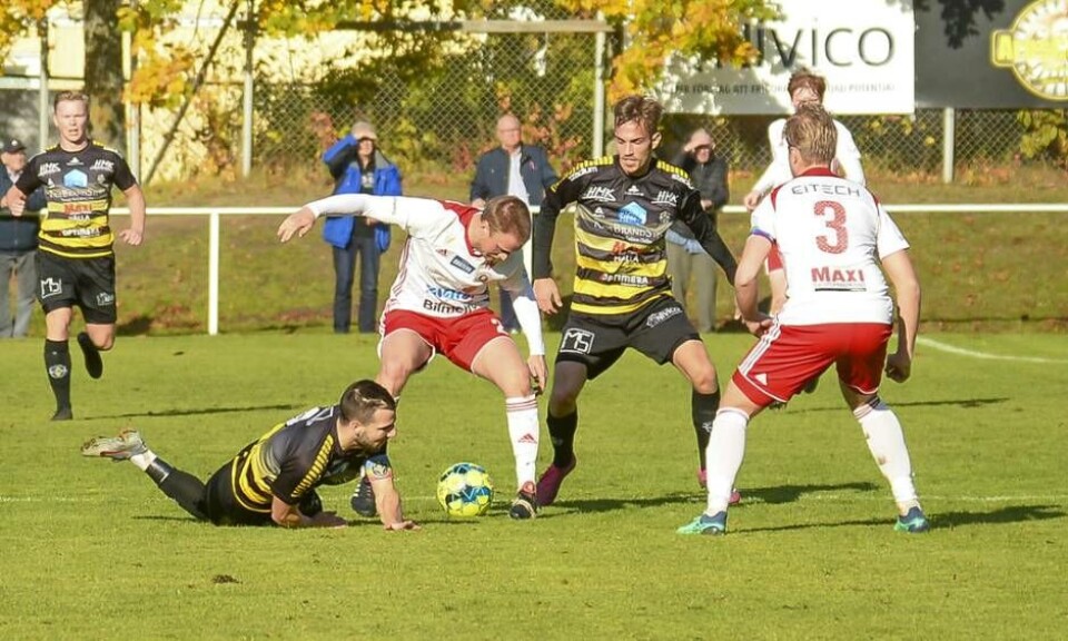 Skiljebo föll i säsongens sista seriematch. Gästande Hudiksvall kunde vända och vinna med 2–1 på Hamre IP. Foto: STEFAN LINDGREN