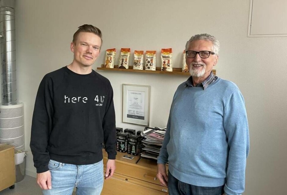 Instiftare. Joakim Lantz från Here 4 U tillsammans med Carl-Gustav Hallqvist från Odd Fellow. Foto: Jonas Edberg